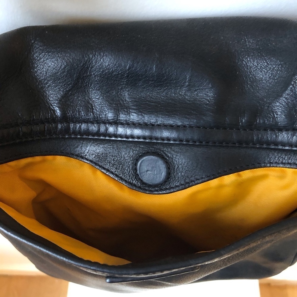 ECCO leather crossbody bag black flap closure adjustable strap minimalist - Picture 10 of 11